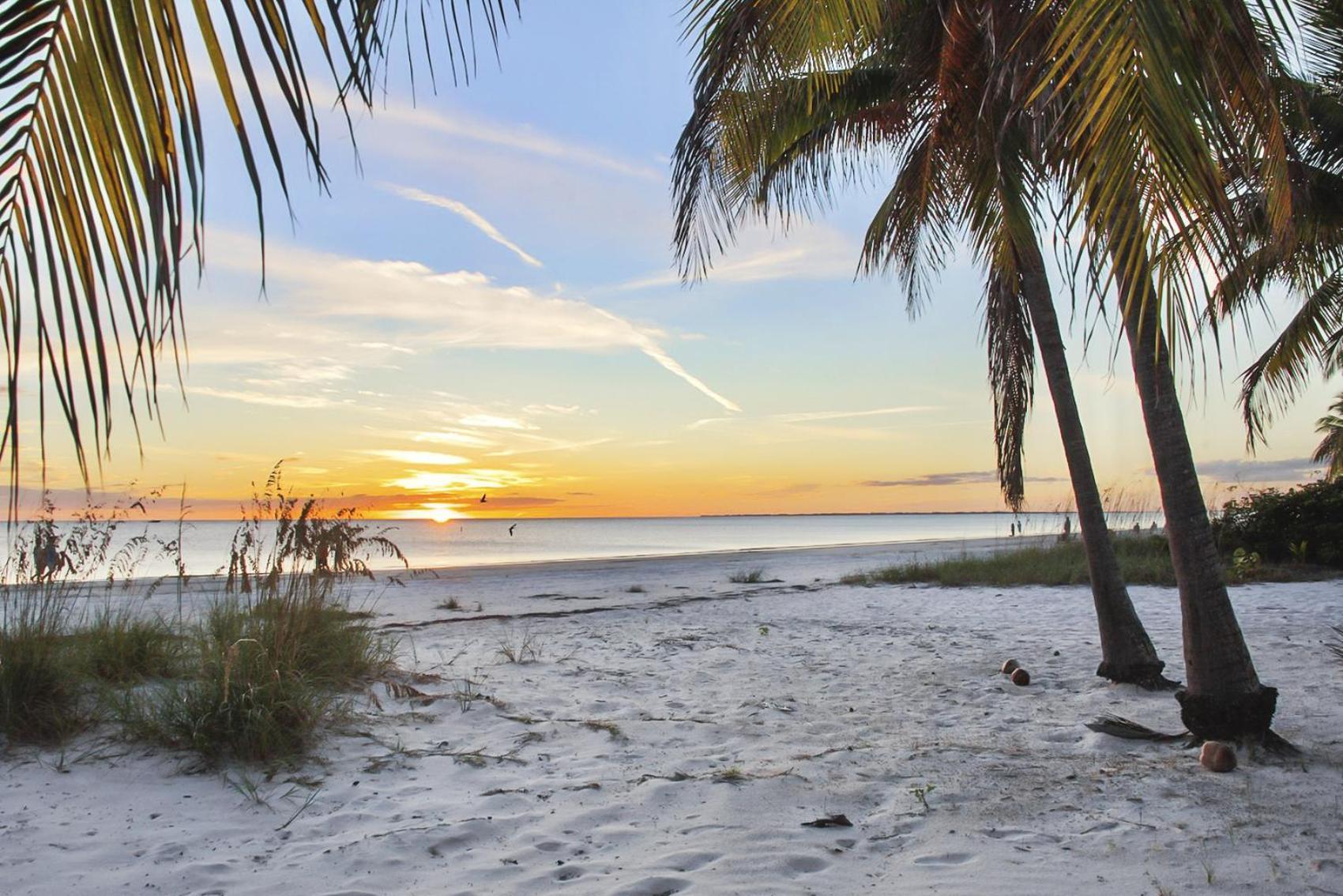 Beach Bungalow 1 By Sun Palace Vacations Fort Myers Beach Bagian luar foto
